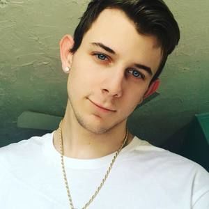 Meet your Posher, Dakota